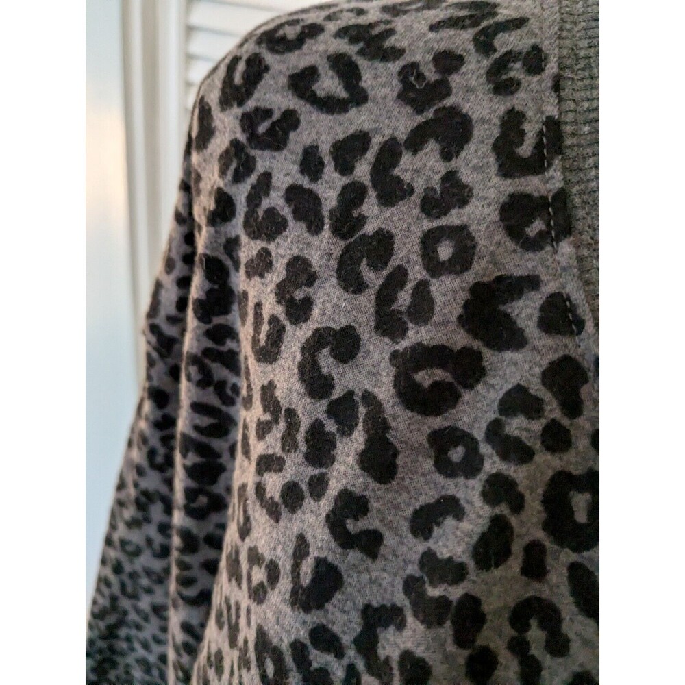 Splendid Sweater Women's Size XL Gray Black Leopard Print Crew Pullover Comfy - Picture 4 of 12